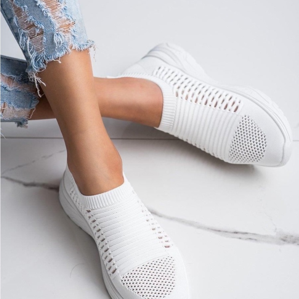 Ideal Shoes Sz 39 US 8.5 Women's White Slip-On Sneakers